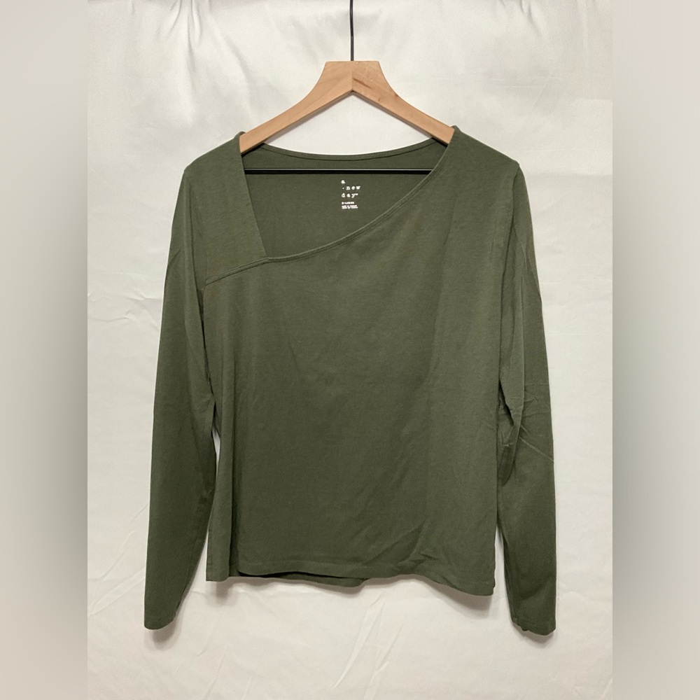 Long sleeve with angled neck line